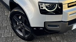 2024 (24) LAND ROVER DEFENDER 3.0 D300 X-Dynamic SE 110 5dr Auto 4820239