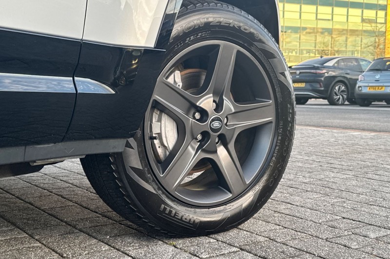 2024 (24) LAND ROVER DEFENDER 3.0 D300 X-Dynamic SE 110 5dr Auto 4820246