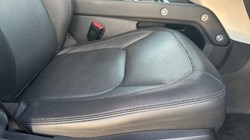 2024 (24) LAND ROVER DEFENDER 3.0 D300 X-Dynamic SE 110 5dr Auto 4820221