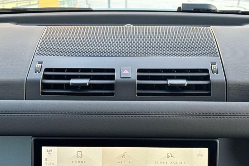 2024 (24) LAND ROVER DEFENDER 3.0 D300 X-Dynamic SE 110 5dr Auto 4820233