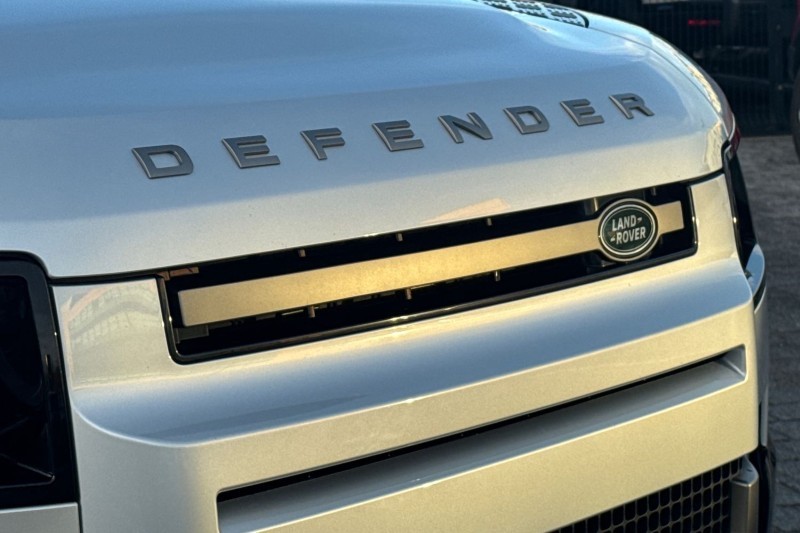 2024 (24) LAND ROVER DEFENDER 3.0 D300 X-Dynamic SE 110 5dr Auto 4820240