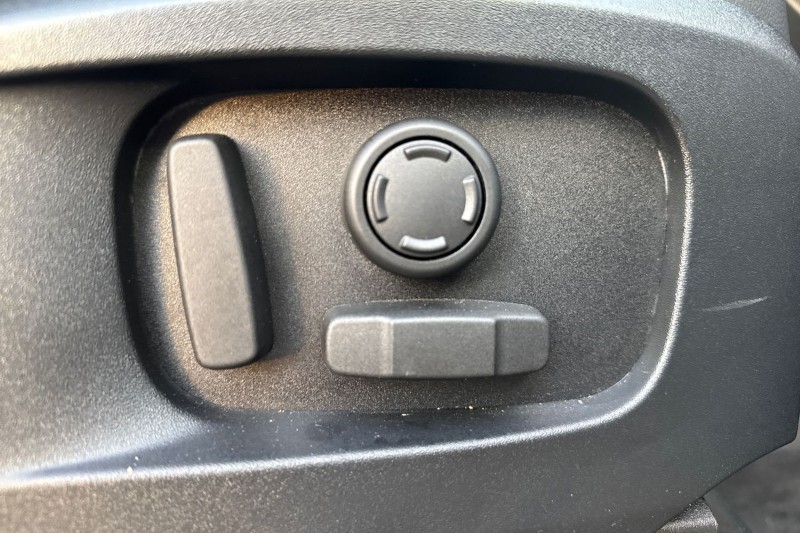 2024 (24) LAND ROVER DEFENDER 3.0 D300 X-Dynamic SE 110 5dr Auto 4820220