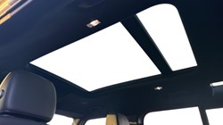 2024 (24) LAND ROVER DEFENDER 3.0 D300 X-Dynamic SE 110 5dr Auto 4820217