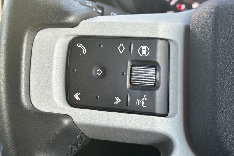 2024 (24) LAND ROVER DEFENDER 3.0 D300 X-Dynamic SE 110 5dr Auto 4820224