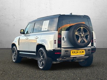 2024 (24) LAND ROVER DEFENDER 3.0 D300 X-Dynamic SE 110 5dr Auto