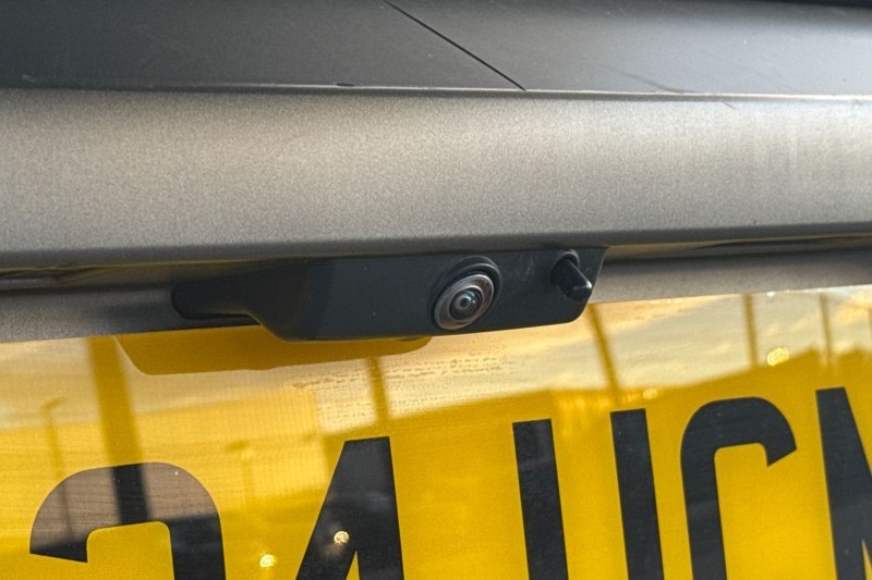 2024 (24) LAND ROVER DEFENDER 3.0 D300 X-Dynamic SE 110 5dr Auto 4820238