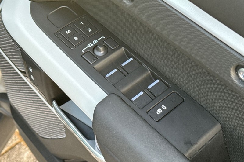 2024 (24) LAND ROVER DEFENDER 3.0 D300 X-Dynamic SE 110 5dr Auto 4820219