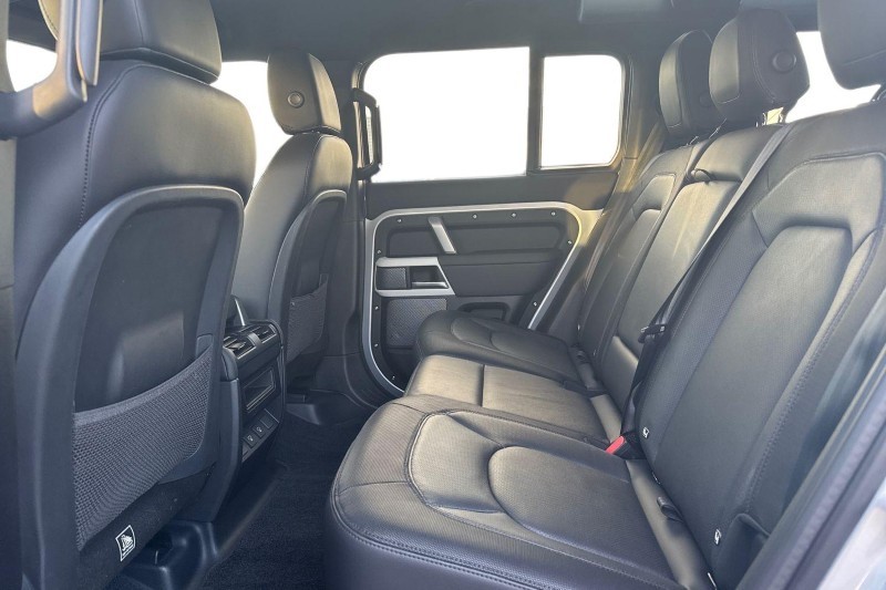 2024 (24) LAND ROVER DEFENDER 3.0 D300 X-Dynamic SE 110 5dr Auto 4820200