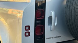 2024 (24) LAND ROVER DEFENDER 3.0 D300 X-Dynamic SE 110 5dr Auto 4820215