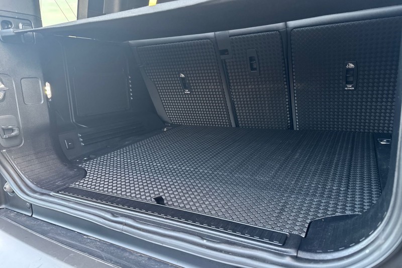 2024 (24) LAND ROVER DEFENDER 3.0 D300 X-Dynamic SE 110 5dr Auto 4820237