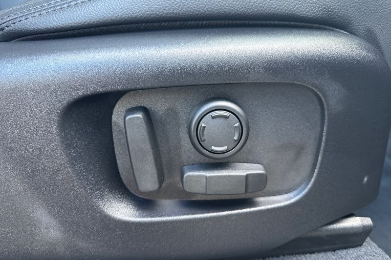 2025 (75) LAND ROVER RANGE ROVER VELAR 2.0 D200 MHEV Dynamic SE 5dr Auto 5296056