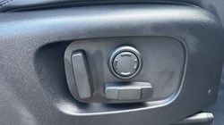 2025 (75) LAND ROVER RANGE ROVER VELAR 2.0 D200 MHEV Dynamic SE 5dr Auto 5296056