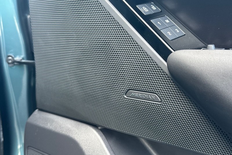 2025 (75) LAND ROVER RANGE ROVER VELAR 2.0 D200 MHEV Dynamic SE 5dr Auto 5296087