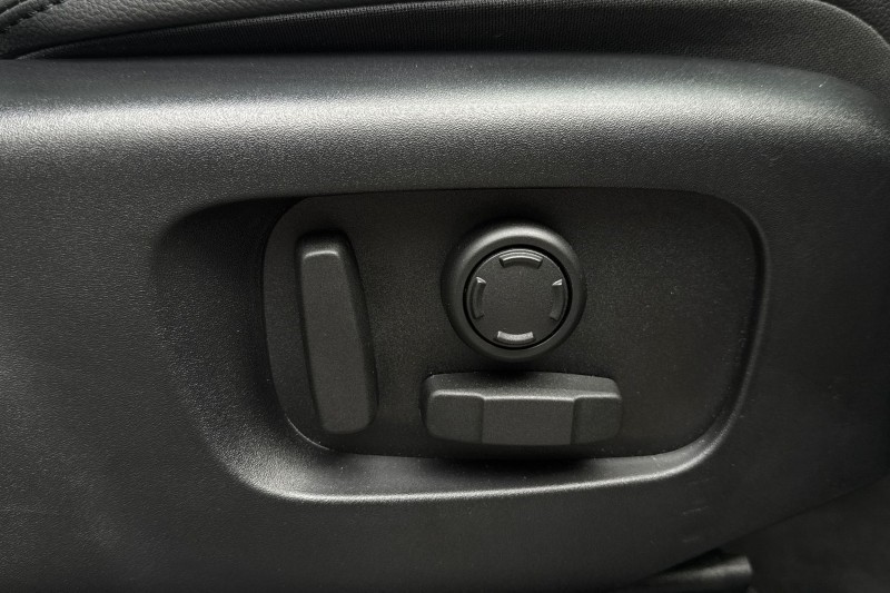 2025 (75) LAND ROVER RANGE ROVER VELAR 2.0 D200 MHEV Dynamic SE 5dr Auto 5272842