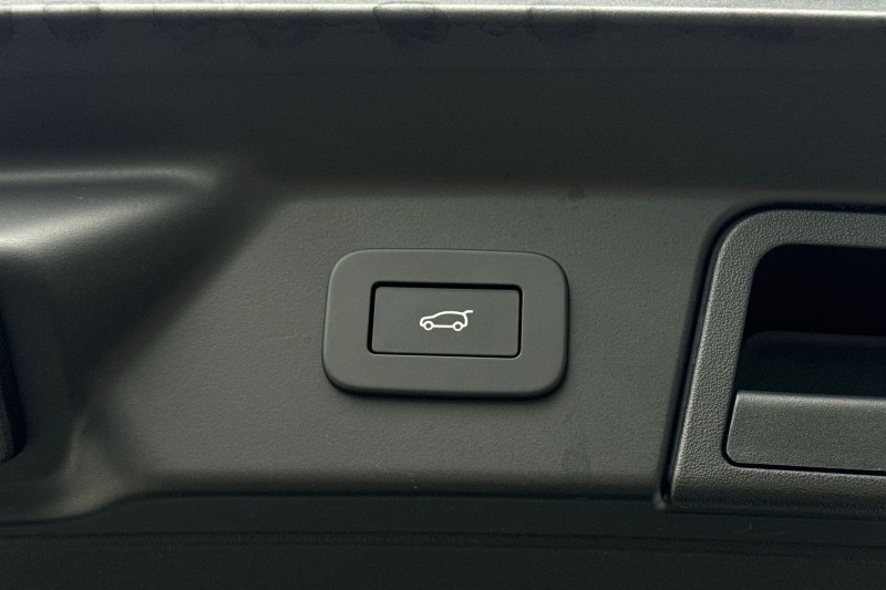 2025 (75) LAND ROVER RANGE ROVER VELAR 2.0 D200 MHEV Dynamic SE 5dr Auto 5272860