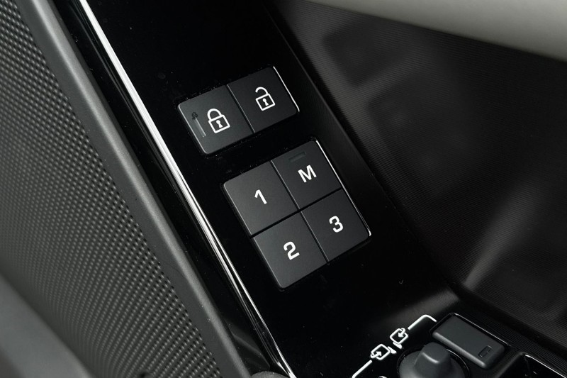 2025 (75) LAND ROVER RANGE ROVER VELAR 2.0 D200 MHEV Dynamic SE 5dr Auto 5272873