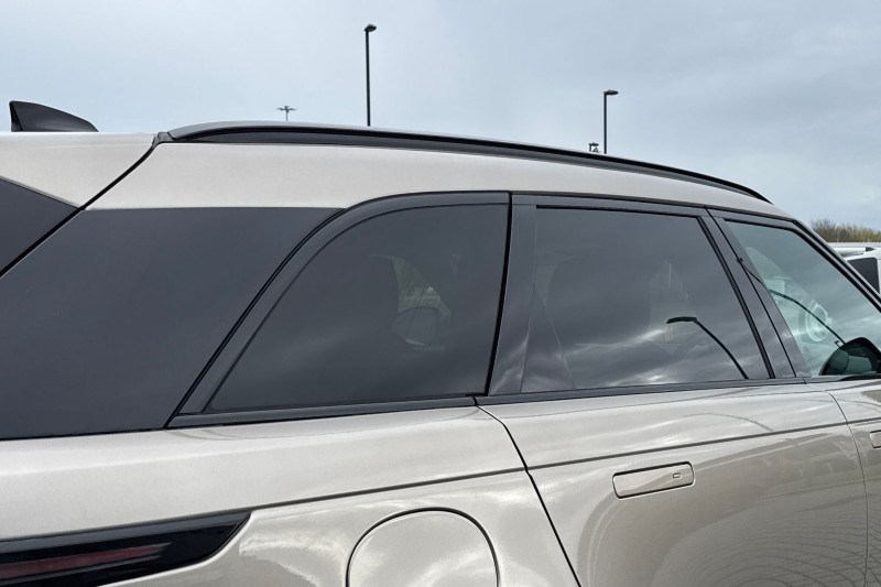 2025 (75) LAND ROVER RANGE ROVER VELAR 2.0 D200 MHEV Dynamic SE 5dr Auto 5272871