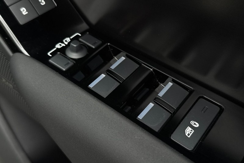 2025 (75) LAND ROVER RANGE ROVER VELAR 2.0 D200 MHEV Dynamic SE 5dr Auto 5272841