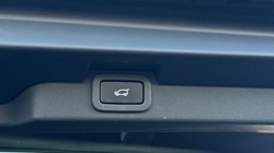 2019 (19) LAND ROVER DISCOVERY 3.0 SDV6 HSE 5dr Auto 4784608