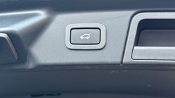 2018 (18) LAND ROVER RANGE ROVER VELAR 2.0 D240 R-Dynamic SE 5dr Auto 4812127