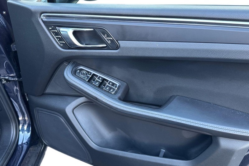 2023 (23) PORSCHE MACAN T 5dr PDK 4806990