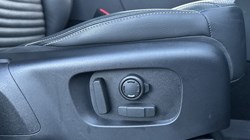 2024 (24) LAND ROVER DISCOVERY 3.0 D300 Dynamic SE 5dr Auto 4849571