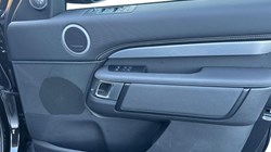 2024 (24) LAND ROVER DISCOVERY 3.0 D300 Dynamic SE 5dr Auto 4849569