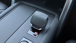 2024 (24) LAND ROVER DISCOVERY 3.0 D300 Dynamic SE 5dr Auto 4849560