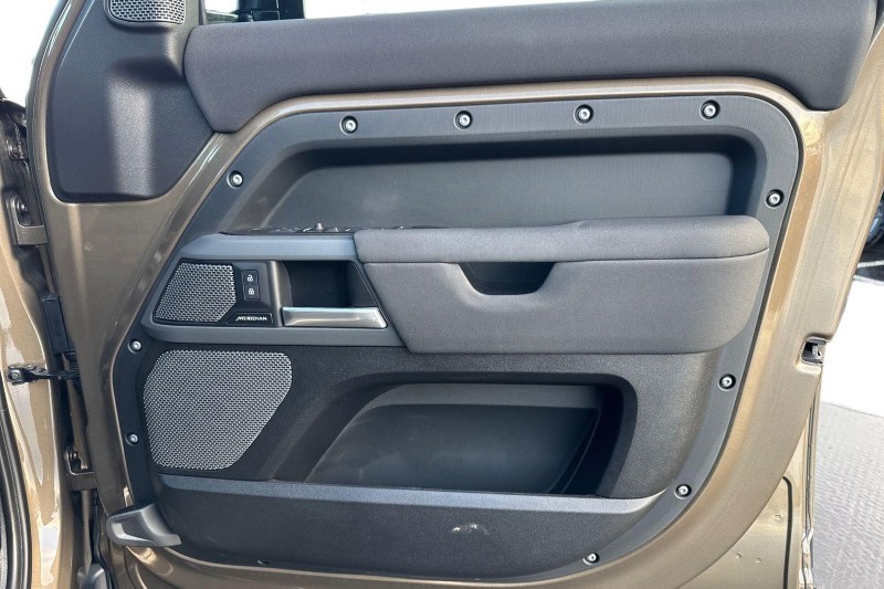 2023 (23) LAND ROVER DEFENDER 3.0 D250 X-Dynamic SE 110 5dr Auto 4859853