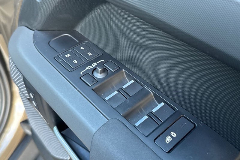 2023 (23) LAND ROVER DEFENDER 3.0 D250 X-Dynamic SE 110 5dr Auto 4859854