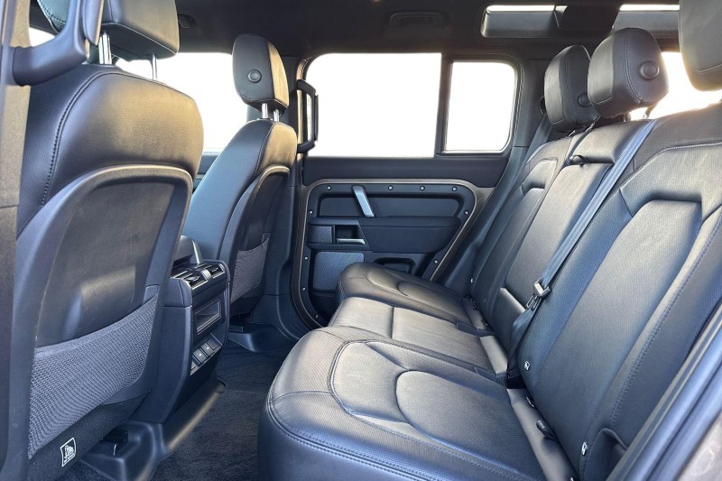 2023 (23) LAND ROVER DEFENDER 3.0 D250 X-Dynamic SE 110 5dr Auto 4859835