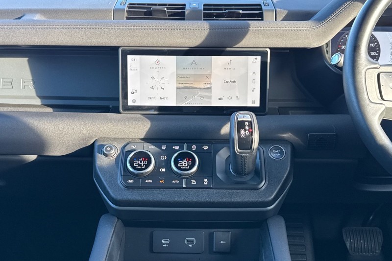 2023 (23) LAND ROVER DEFENDER 3.0 D250 X-Dynamic SE 110 5dr Auto 4859845