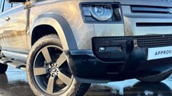 2023 (23) LAND ROVER DEFENDER 3.0 D250 X-Dynamic SE 110 5dr Auto 4859868