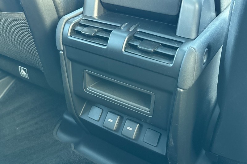 2023 (23) LAND ROVER DEFENDER 3.0 D250 X-Dynamic SE 110 5dr Auto 4859849