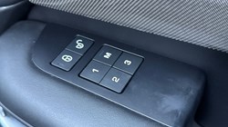 2020 (70) LAND ROVER DISCOVERY 3.0 SD6 HSE Luxury 5dr Auto 4885829