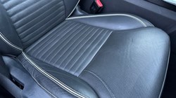 2020 (70) LAND ROVER DISCOVERY 3.0 SD6 HSE Luxury 5dr Auto 4885802