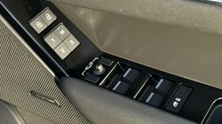 2024 (24) LAND ROVER RANGE ROVER VELAR 2.0 D200 MHEV Dynamic SE 5dr Auto 4880008