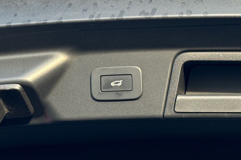 2024 (24) LAND ROVER RANGE ROVER VELAR 2.0 D200 MHEV Dynamic SE 5dr Auto 4880027