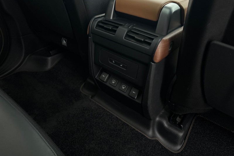 2020 (70) LAND ROVER DEFENDER 3.0 P400 X 110 5dr Auto 4887040