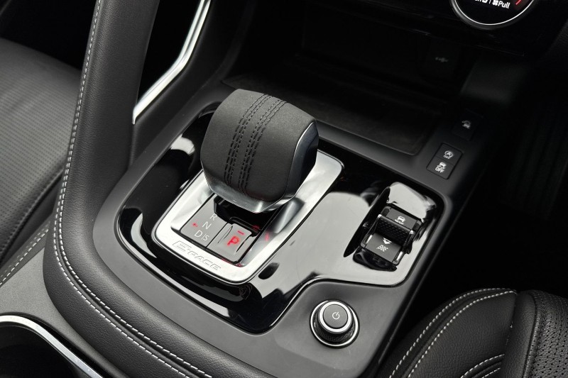 2026 (75) JAGUAR E-PACE 2.0 D200 R-Dynamic SE 5dr Auto 4895085