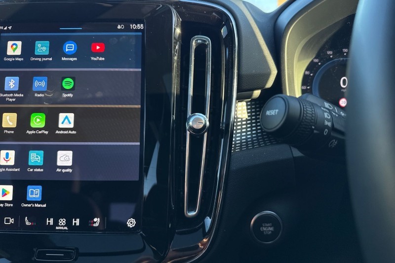 2024 (73) VOLVO XC40 2.0 B3P Ultimate Dark 5dr Auto 4892699