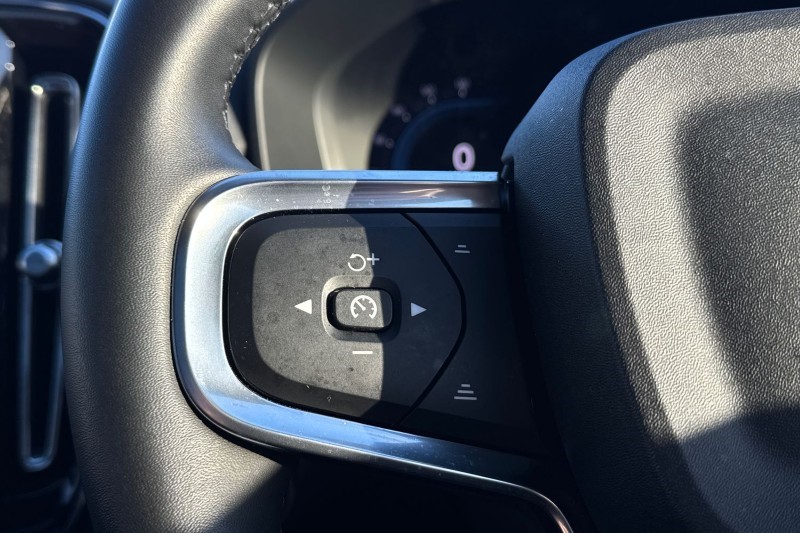 2024 (73) VOLVO XC40 2.0 B3P Ultimate Dark 5dr Auto 4892694