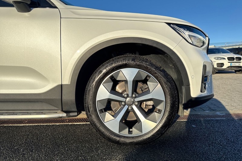 2024 (73) VOLVO XC40 2.0 B3P Ultimate Dark 5dr Auto 4892675