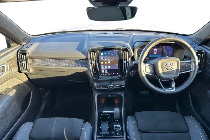 2024 (73) VOLVO XC40 2.0 B3P Ultimate Dark 5dr Auto 4892676