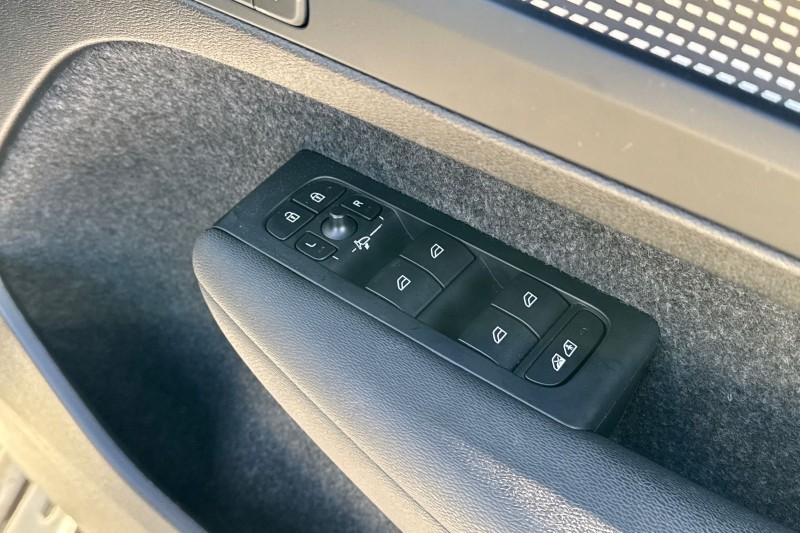 2024 (73) VOLVO XC40 2.0 B3P Ultimate Dark 5dr Auto 4892690