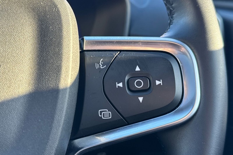 2024 (73) VOLVO XC40 2.0 B3P Ultimate Dark 5dr Auto 4892695