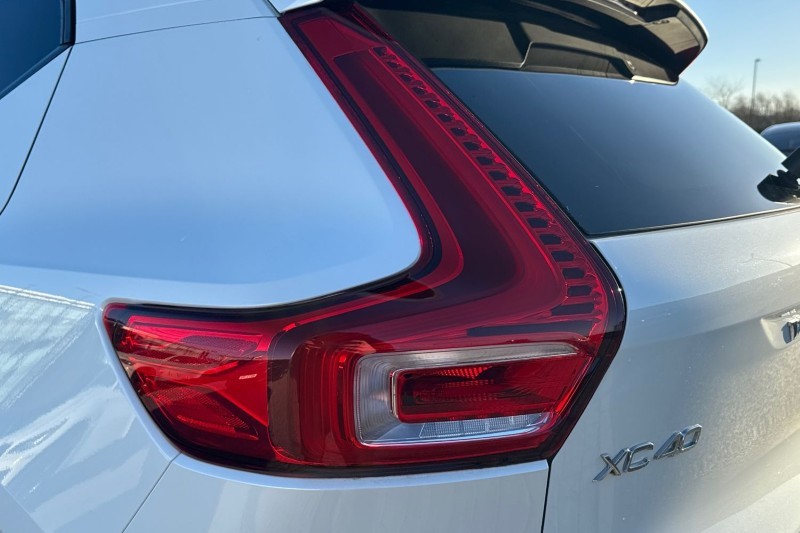 2024 (73) VOLVO XC40 2.0 B3P Ultimate Dark 5dr Auto 4892686