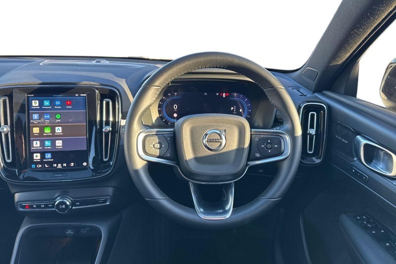 2024 (73) VOLVO XC40 2.0 B3P Ultimate Dark 5dr Auto 4892682