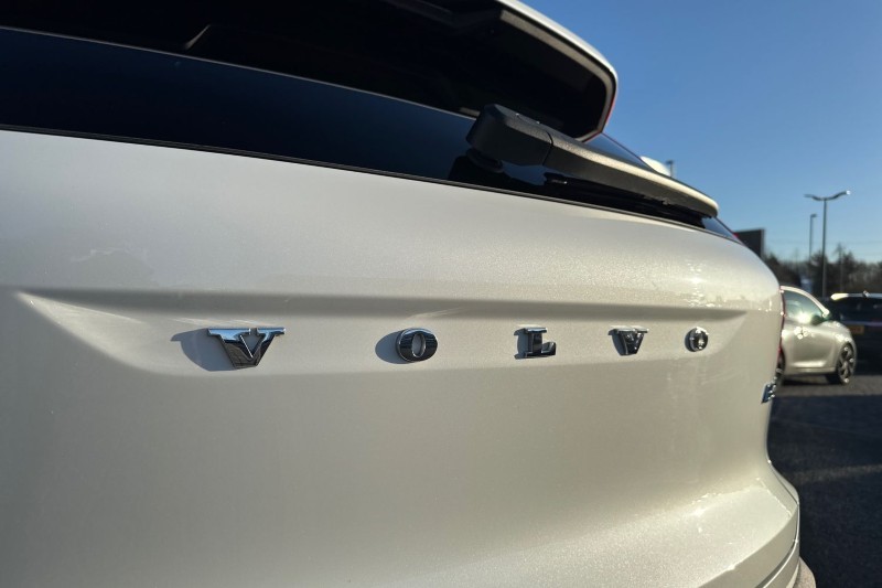 2024 (73) VOLVO XC40 2.0 B3P Ultimate Dark 5dr Auto 4892707