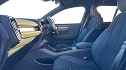 2024 (73) VOLVO XC40 2.0 B3P Ultimate Dark 5dr Auto 4892670